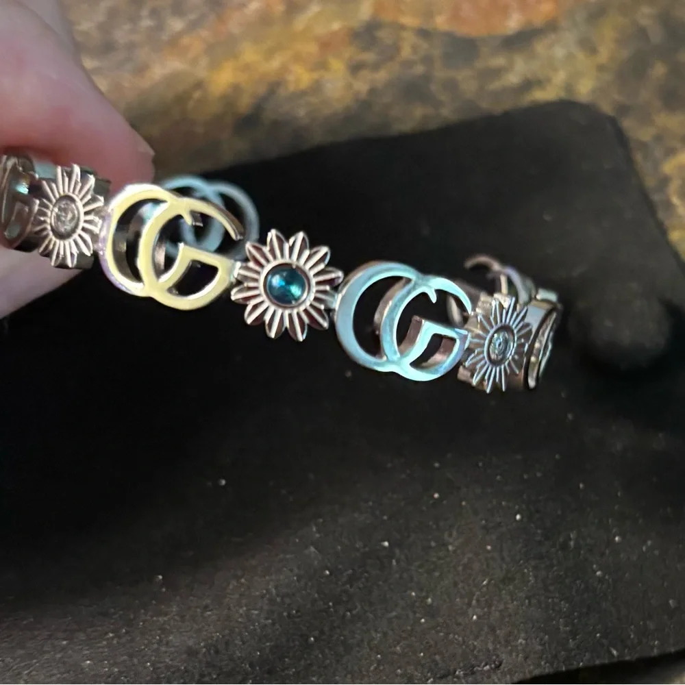 Silver Floral Fashion Bracelet Cuff - Picture 2 of 4